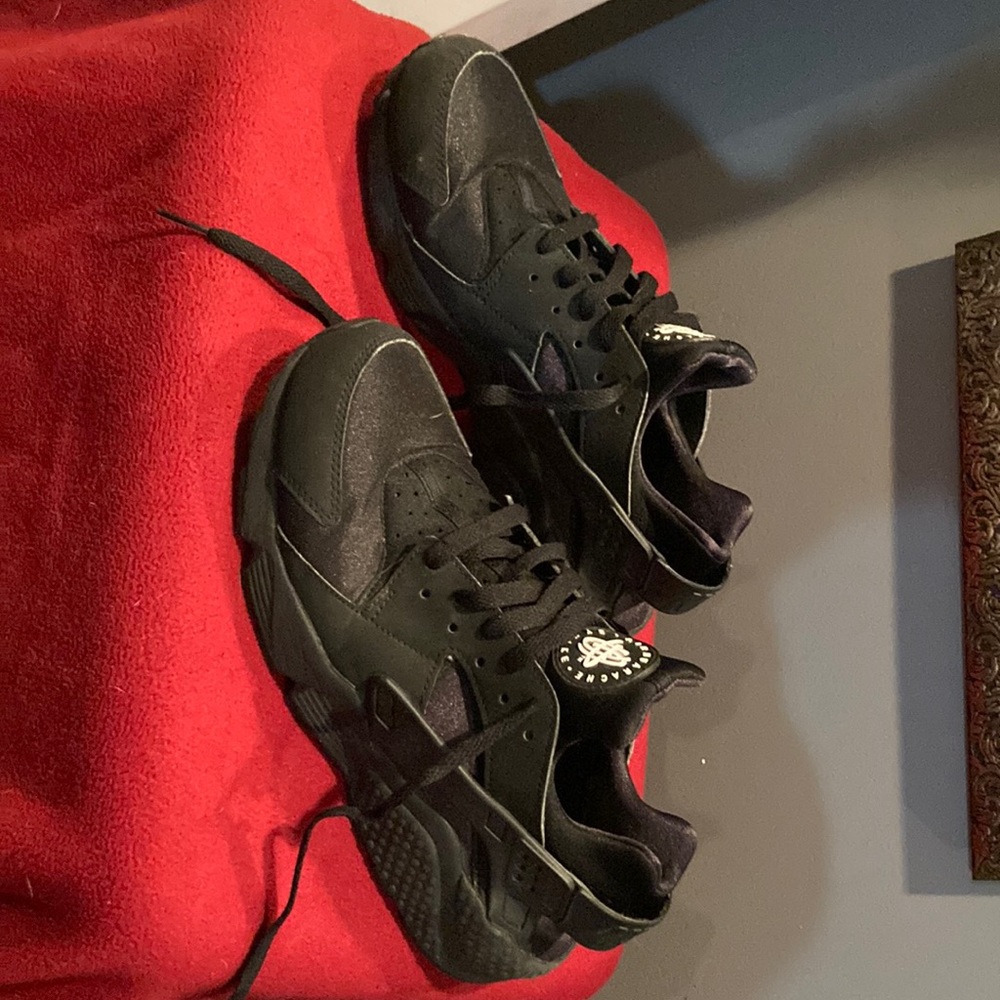 Nike Air Huarache, size 9, color black.